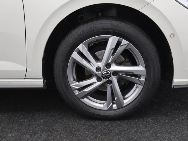 VOLKSWAGEN Polo (2025) — foto 24 van 27