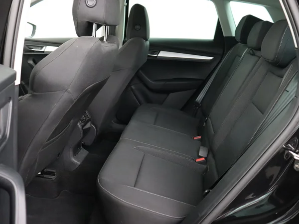 SKODA Karoq (2024) — foto 3 van 17