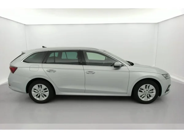 SKODA Octavia SW (2024) — foto 25 van 35