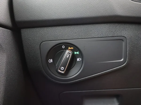 VOLKSWAGEN Tiguan (2019) — foto 16 van 25