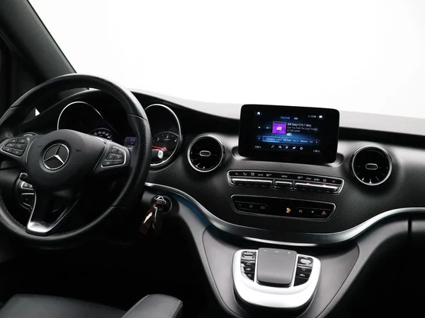 Mercedes-Benz V-Klasse (2022) — foto 18 van 34