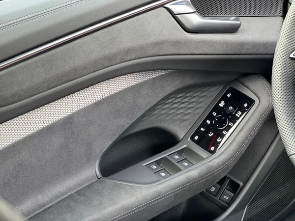 AUDI A6 e-hybrid (PHEV) (2025) — foto 8 van 21