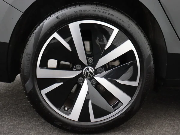 VOLKSWAGEN Passat SW (2025) — foto 17 van 19