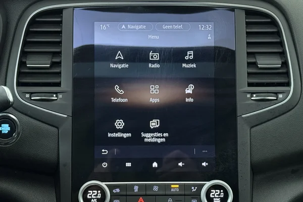 Renault Megane SW Phase II E-TECH (PHEV) (2021) — foto 3 van 24