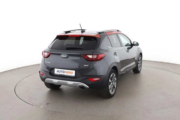 Kia Stonic (2018) — foto 12 van 16