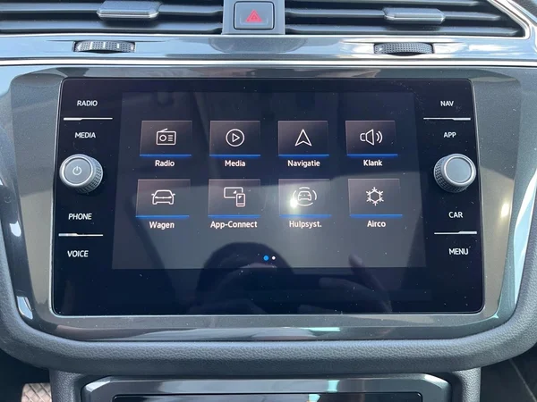 VOLKSWAGEN Tiguan (2022) — foto 7 van 22