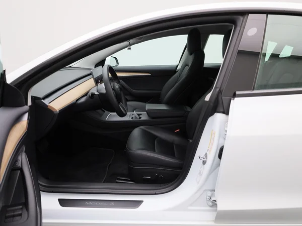 Tesla Model 3 (2022) — foto 40 van 40