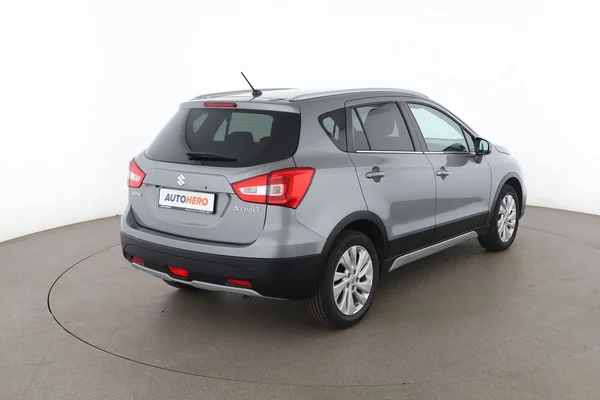 Suzuki SX4 (2018) — foto 12 van 16