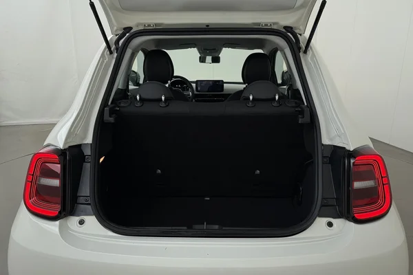Fiat E-500 (2023) — foto 11 van 15
