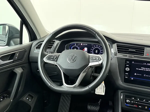 VOLKSWAGEN Tiguan (2022) — foto 14 van 29