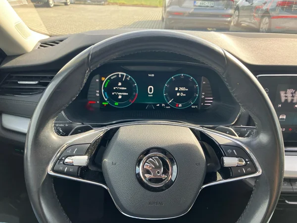 SKODA Octavia Combi PHEV (2020) — foto 20 van 26