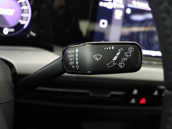VOLKSWAGEN Golf (2023) — foto 15 van 28