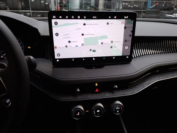 SKODA Superb Combi (2024) — foto 4 van 15