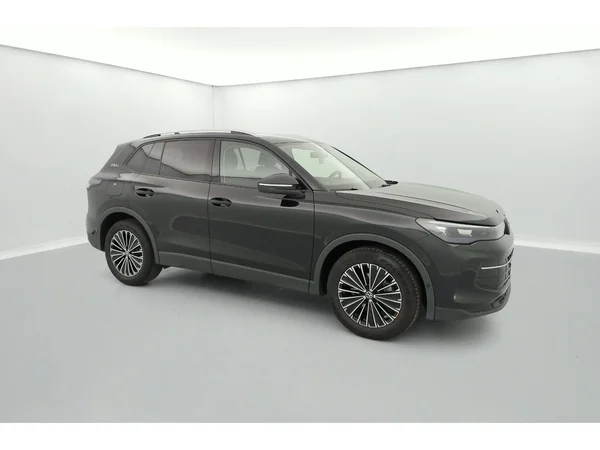 VOLKSWAGEN Tiguan (2025) — foto 34 van 36