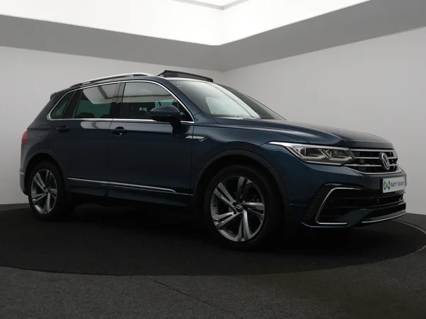 VOLKSWAGEN Tiguan Dsl (2021) — foto 28 van 33