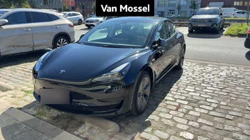 Tesla Model 3 (2023)