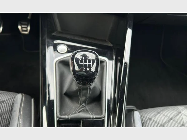 Volkswagen Golf VIII (2023) — foto 14 van 29