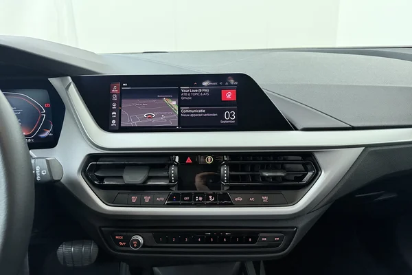 BMW 1 HATCH (2024) — foto 3 van 16