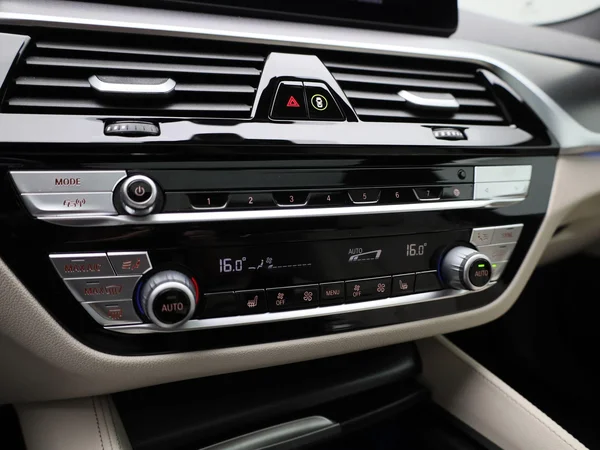 BMW 5 Reeks (2022) — foto 25 van 61