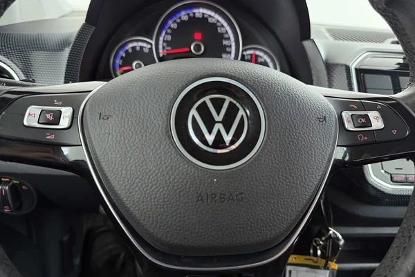 Volkswagen E-Up! (2020) — foto 10 van 28