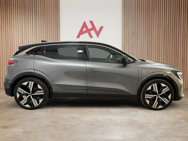 Renault Megane-E-Tech (2022) — foto 24 van 29