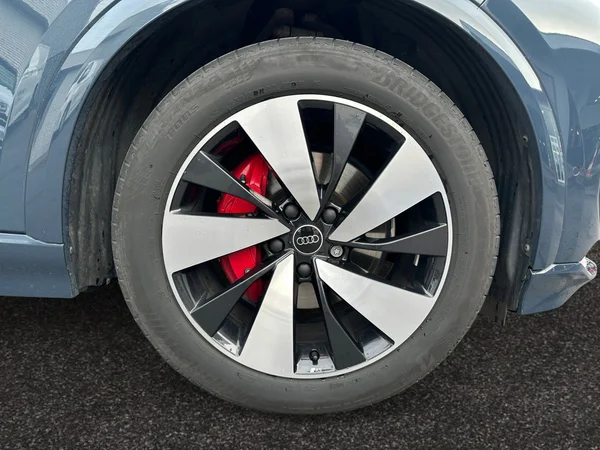 AUDI Q6 e-tron (2025) — foto 23 van 23