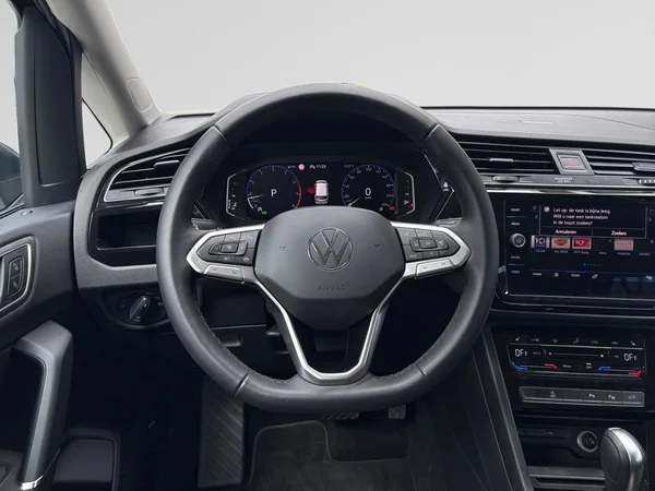 VOLKSWAGEN Touran (2025) — foto 4 van 24