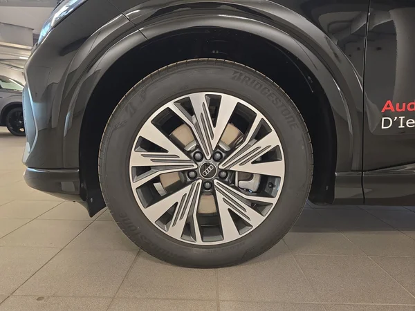AUDI Q4 e-tron (2025) — foto 21 van 24