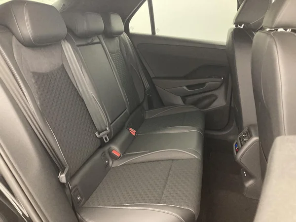 VOLKSWAGEN T-Roc (2026) — foto 24 van 36