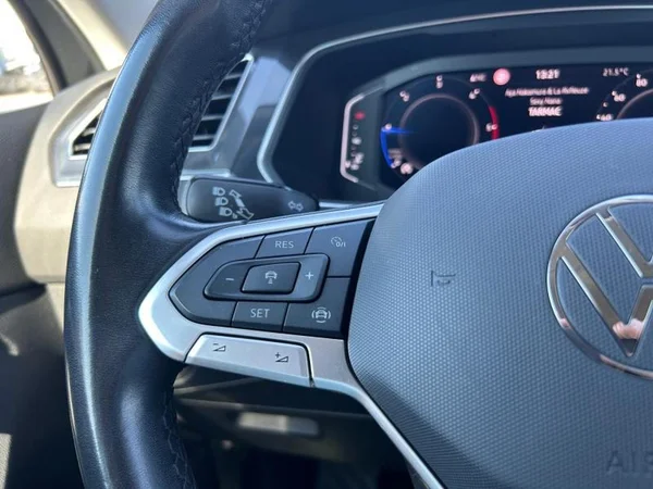 VOLKSWAGEN Tiguan Dsl (2022) — foto 16 van 31