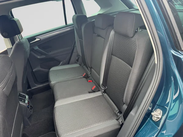 VOLKSWAGEN Tiguan (2023) — foto 6 van 17