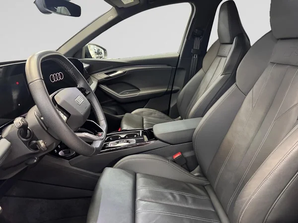 AUDI Q6 e-tron (2024) — foto 10 van 14