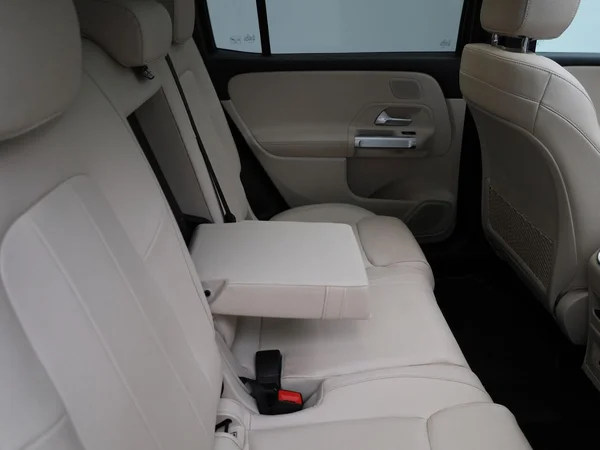 Mercedes-Benz GLB (2021) — foto 35 van 45