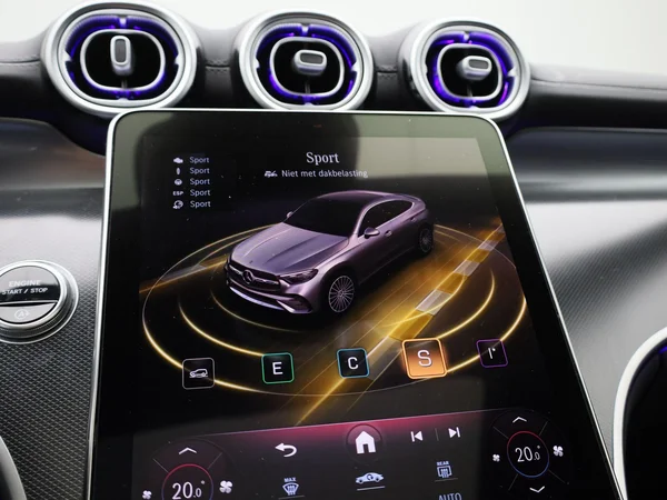 Mercedes-Benz GLC (2024) — foto 27 van 55