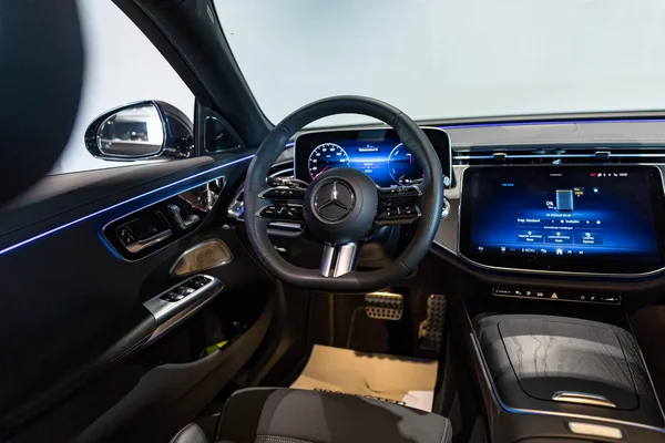 Mercedes-Benz E-Klasse (2024) — foto 14 van 46