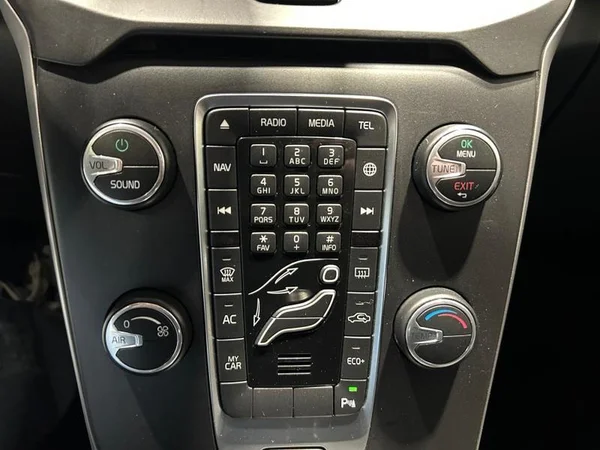 VOLVO V40 (2019) — foto 14 van 31