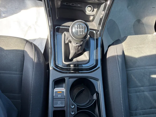 VOLKSWAGEN Touran (2019) — foto 11 van 20