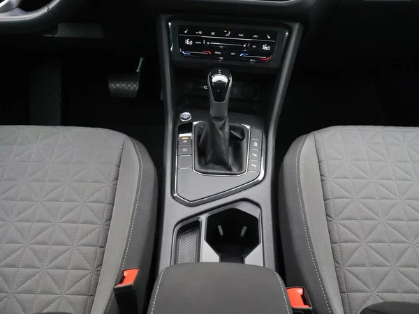 VOLKSWAGEN Tiguan (2024) — foto 10 van 28