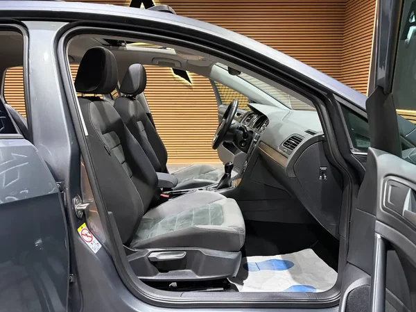 Volkswagen Golf (2018) — foto 10 van 25