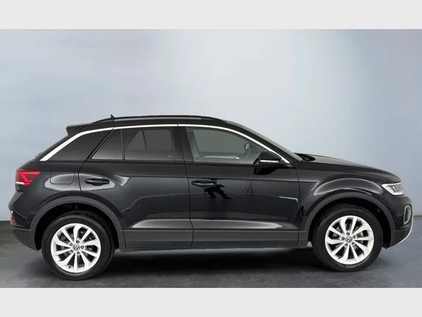Volkswagen T-Roc (2024) — foto 9 van 15