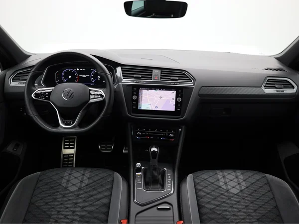 VOLKSWAGEN Tiguan (2021) — foto 22 van 23