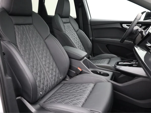 AUDI Q4 e-tron (2025) — foto 7 van 27