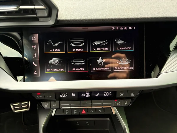 AUDI A3 Sportback (2023) — foto 18 van 23