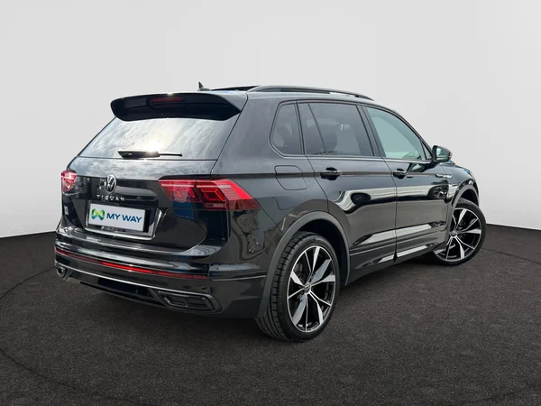 VOLKSWAGEN Tiguan (2023) — foto 12 van 23