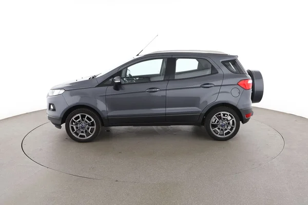 Ford EcoSport (2016) — foto 9 van 16