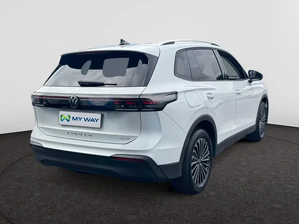 VOLKSWAGEN Tiguan (2024) — foto 18 van 24