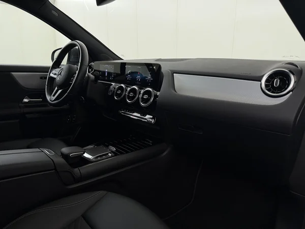 MERCEDES GLA 250 (2022) — foto 3 van 31
