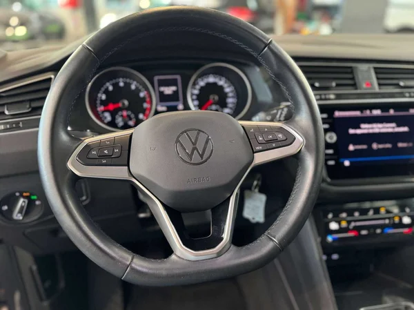 Volkswagen Tiguan (2021) — foto 8 van 17