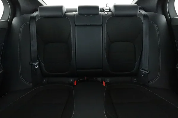 Jaguar XE (2019) — foto 6 van 16