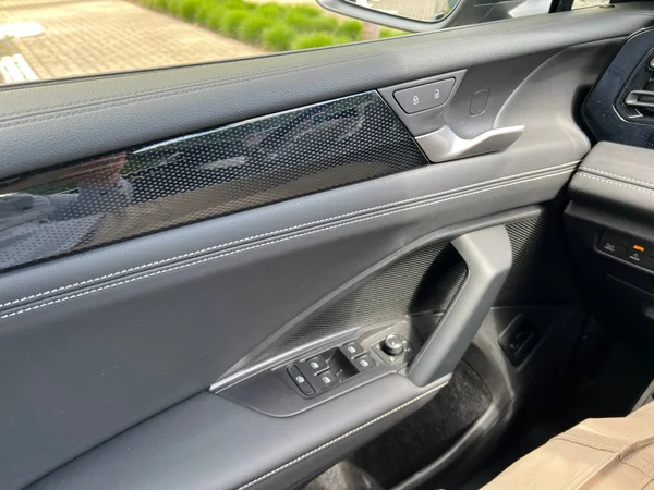VOLKSWAGEN Tiguan (2025) — foto 4 van 24
